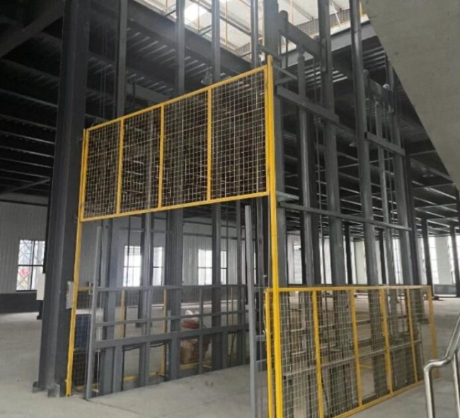 滴道请详细介绍一下货梯安装在室外的维护方法