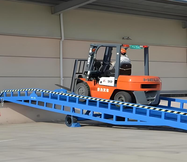 滴道移动式卸货平台（叉车用）
